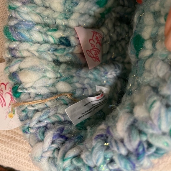 New - cozy Women’s beanie - Picture 3 of 3